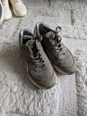 Everlane Suede Lace-Up Sneakers in Olive